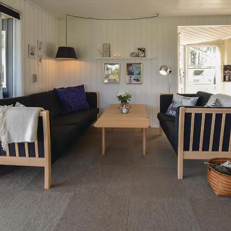 Three-bedroom Holiday In Ebberup Nyaraló Helnæs By